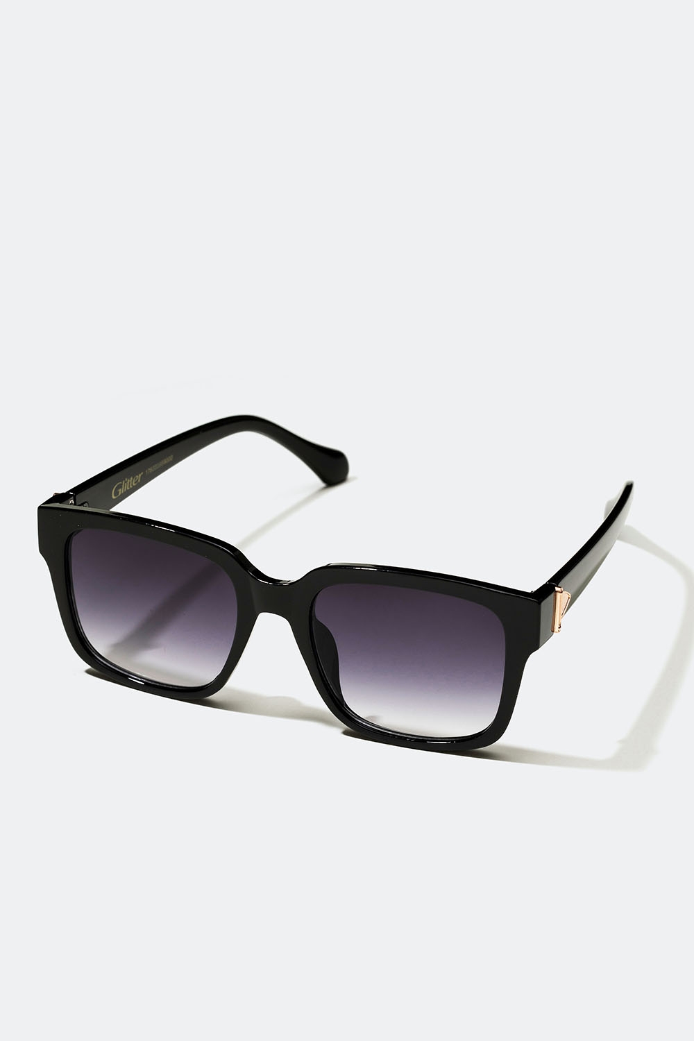 Svarta solglasögon i rektangulär modell med metalldetalj i gruppen Accessoarer / Solglasögon hos Glitter (176000969000)