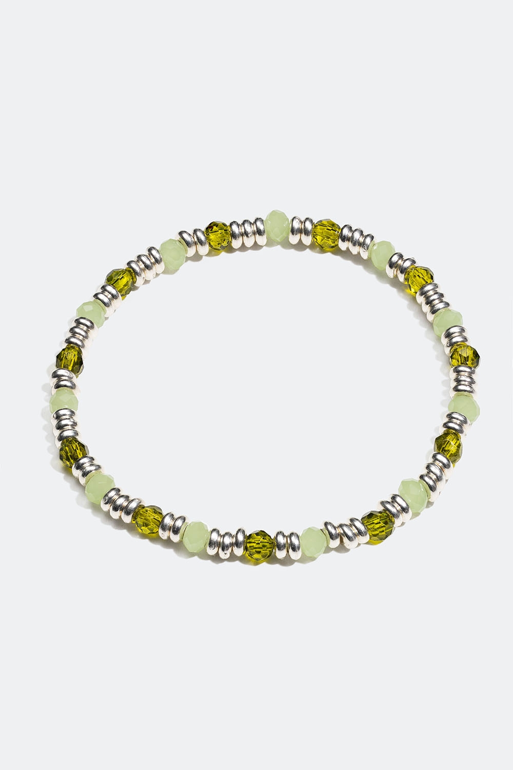 Elastiskt armband med silverfärgade och gröna pärlor i gruppen Smycken / Armband / Tunna hos Glitter (251001097801)