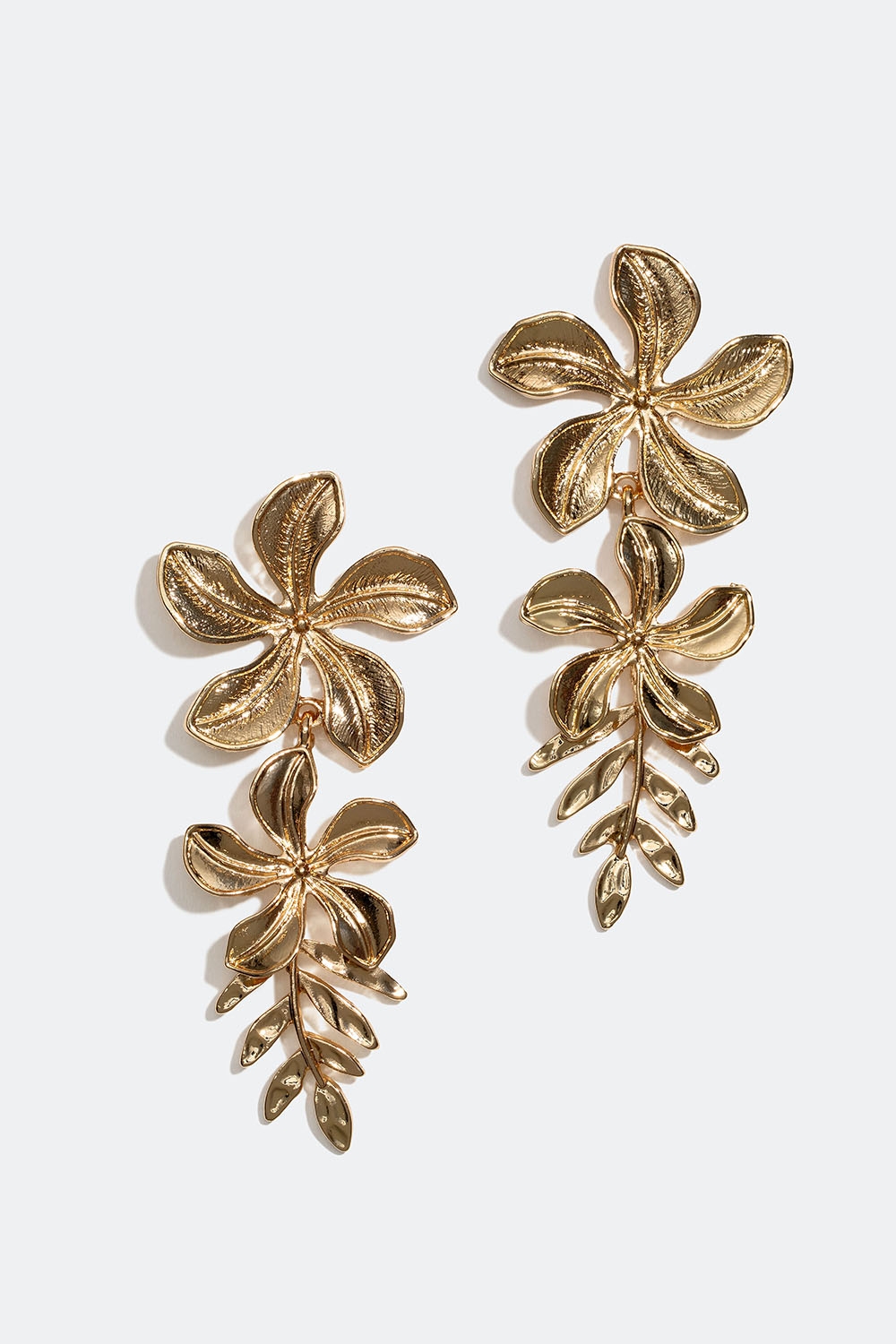 Stora guldfärgade örhängen med blommor i gruppen Smycken / Örhängen hos Glitter (253006202002)