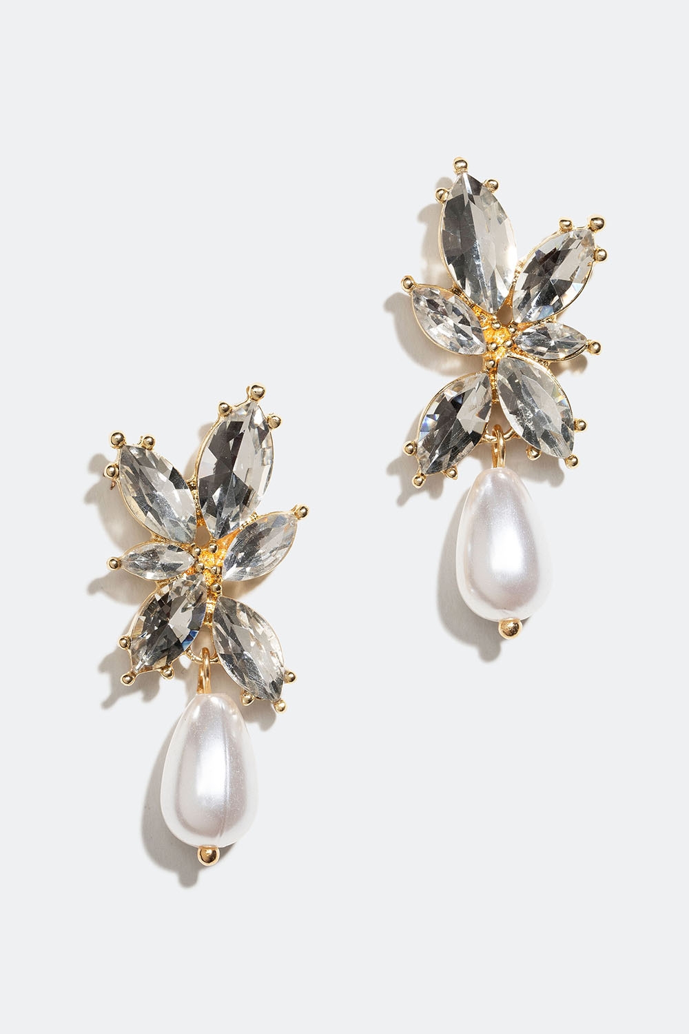 Örhängen med glasstenar och droppformade pärlor i gruppen Smycken / Örhängen hos Glitter (253006320202)