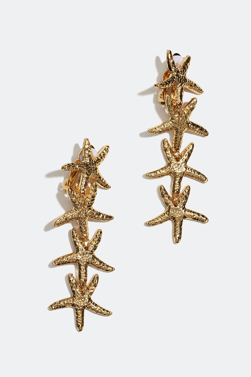 Guldfärgade clipsörhängen med sjöstjärnor i gruppen Smycken / Örhängen / Clips hos Glitter (253006592002)