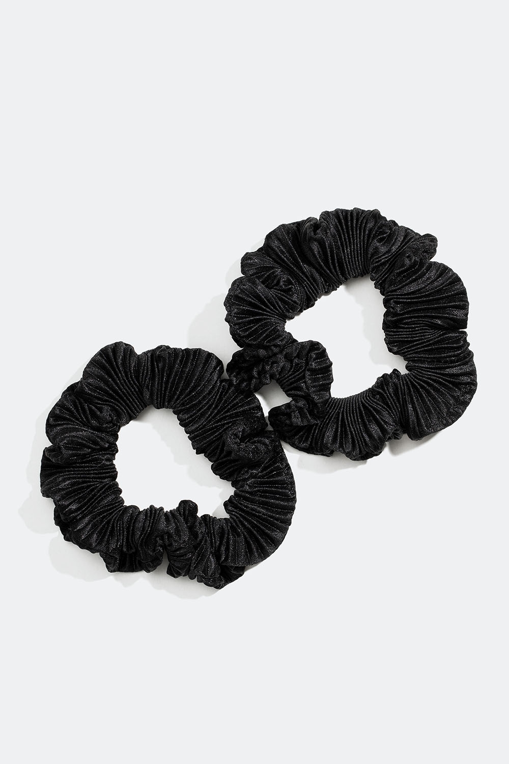 Svarta plisserade scrunchies, 2-pack i gruppen Håraccessoarer / Scrunchies / Flerpack hos Glitter (332000769000)