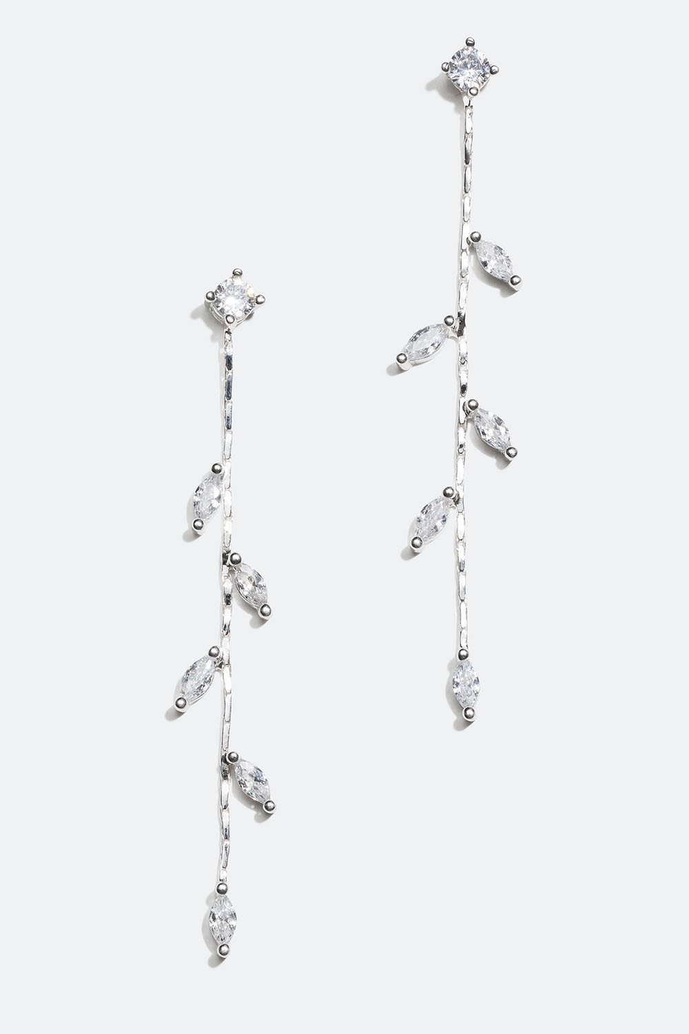 Långa örhängen i äkta silver med bladmotiv i Cubic Zirconia i gruppen Äkta silver / Silverörhängen hos Glitter (553003021001)
