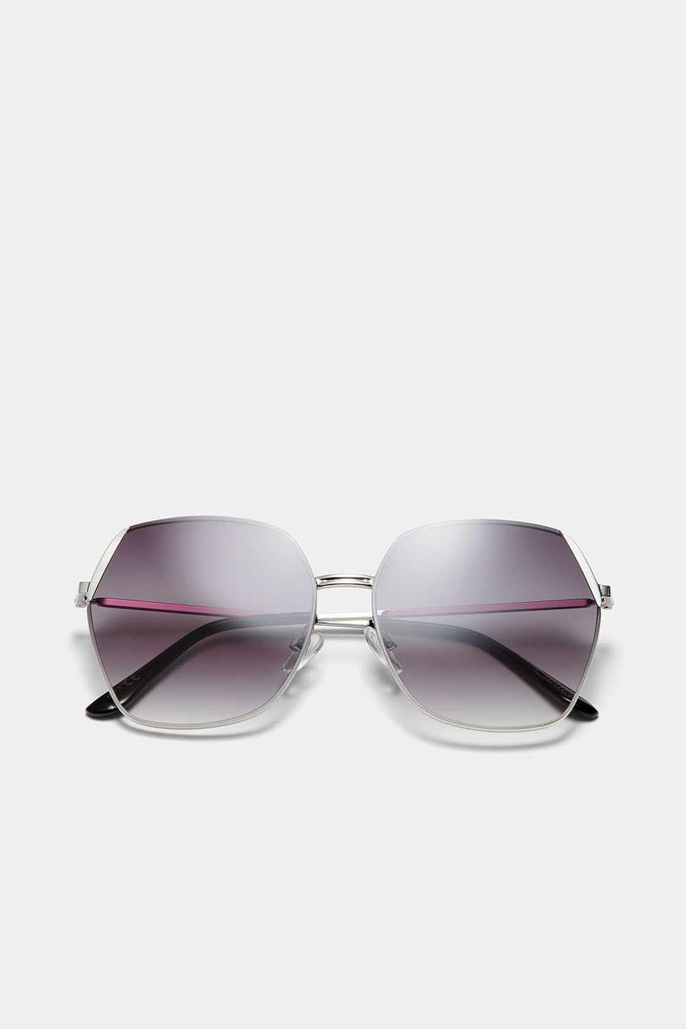 Oversize solglasögon med metalldetaljer i 70-talsstil