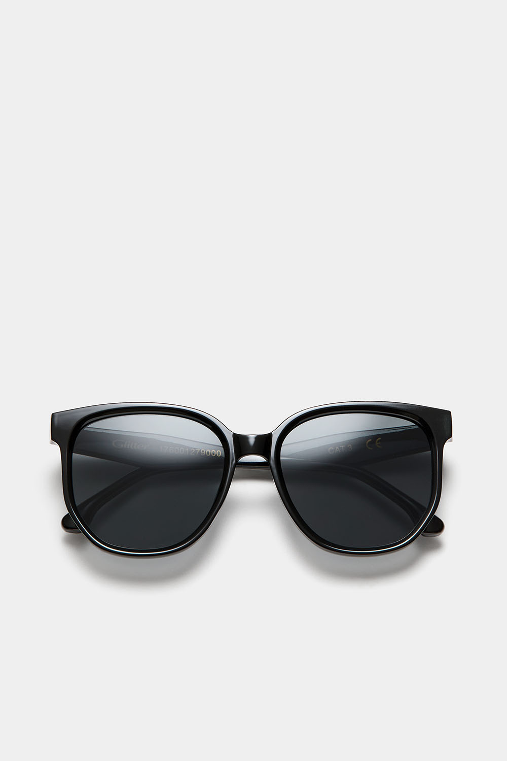 Stora svarta solglasögon