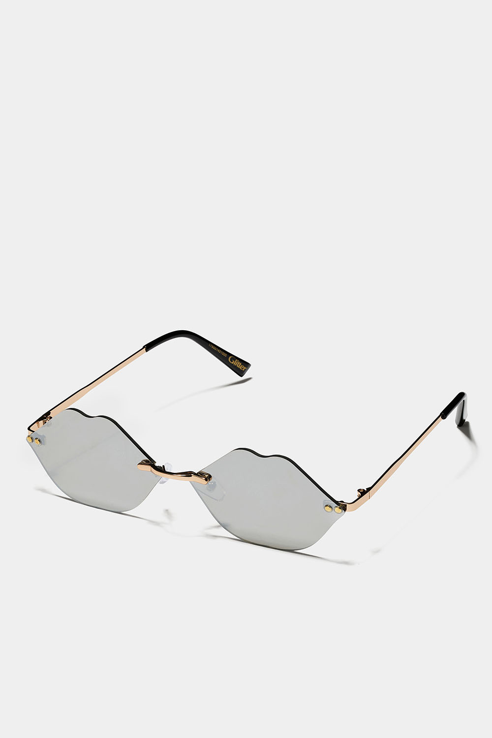 Solglasögon med munformade spegelglas