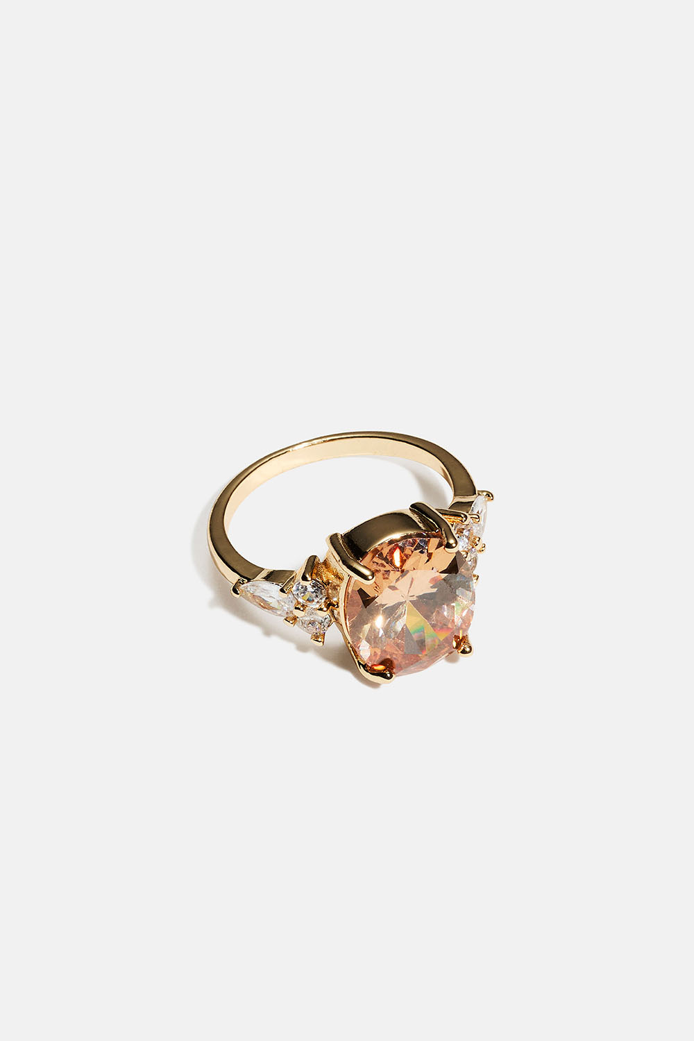 Guldfärgad ring med stor oval glassten