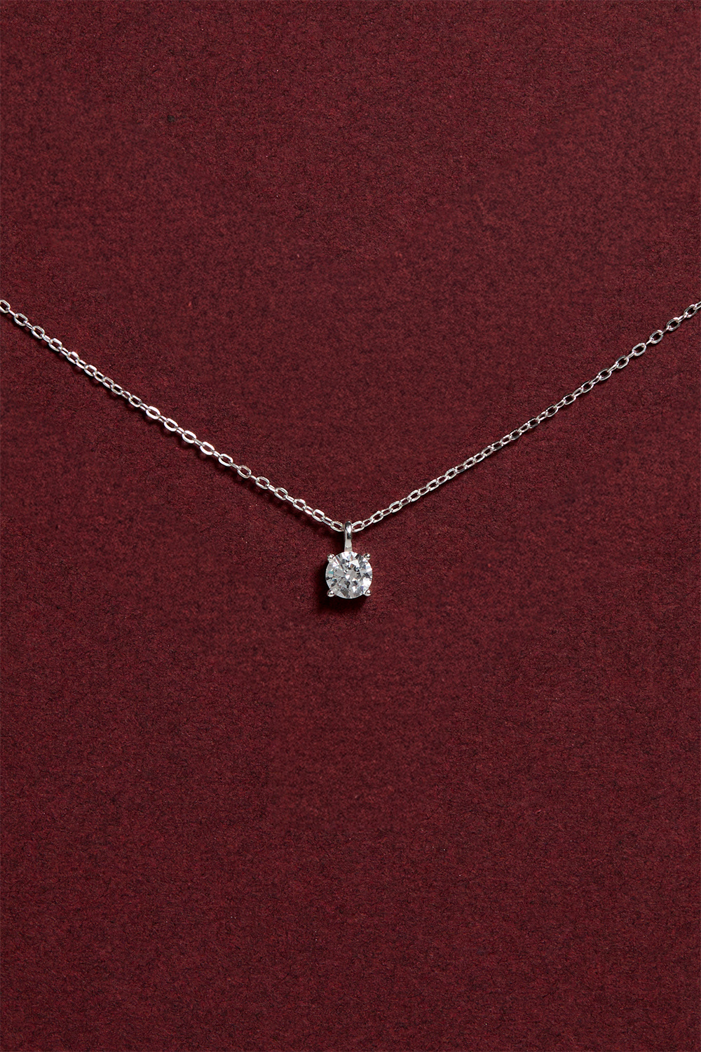 Halsband i äkta silver med skimrande glassten i Cubic Zirconia