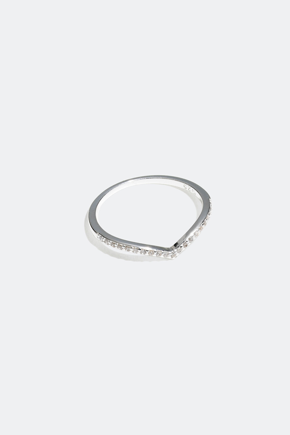 V-formad ring i äkta silver med stenar