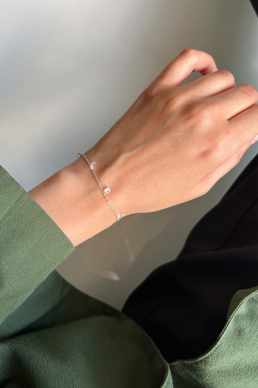 Silverarmband med dekorativa Cubic Zirconia stenar