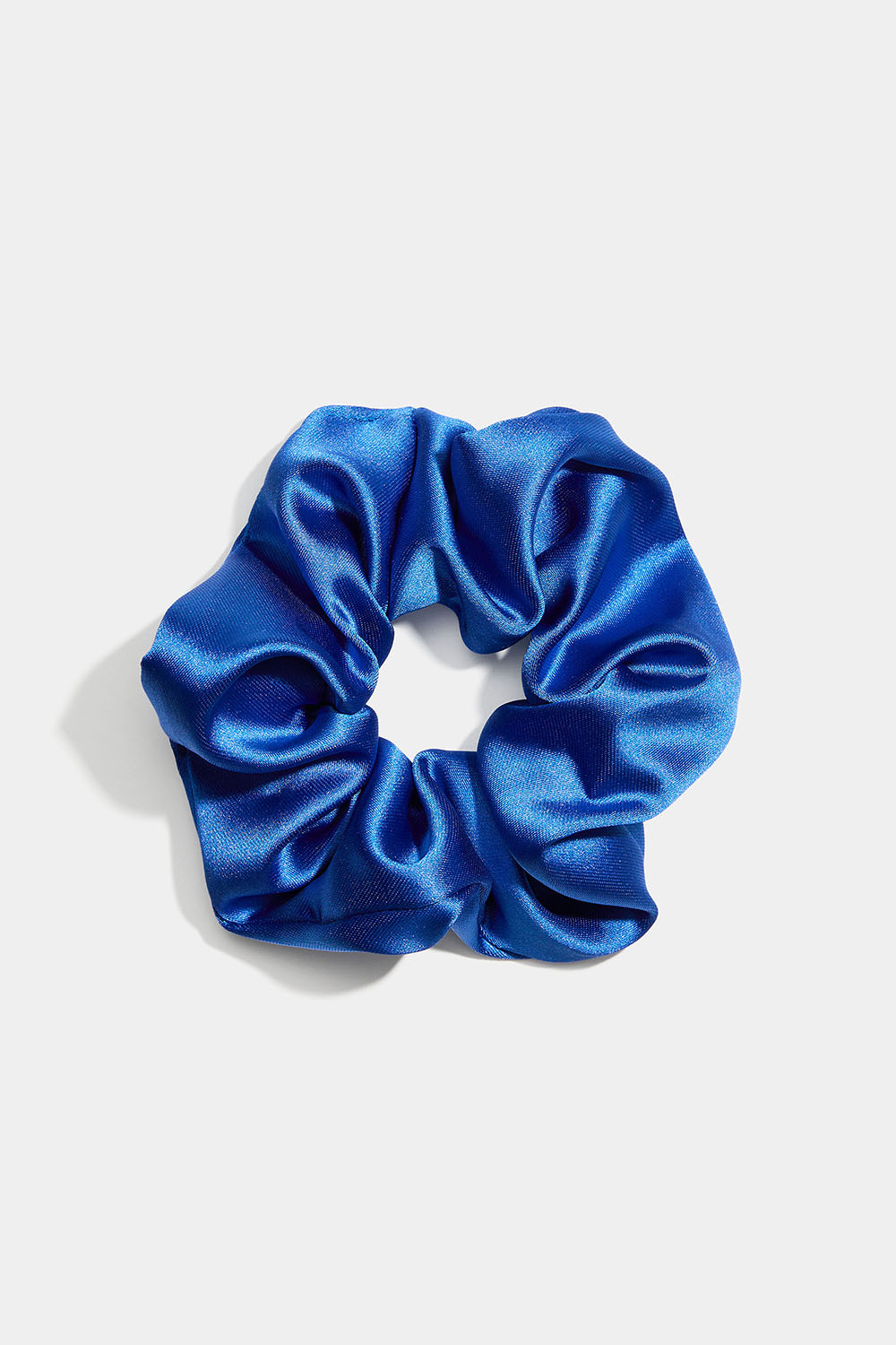 Glansig blå scrunchie