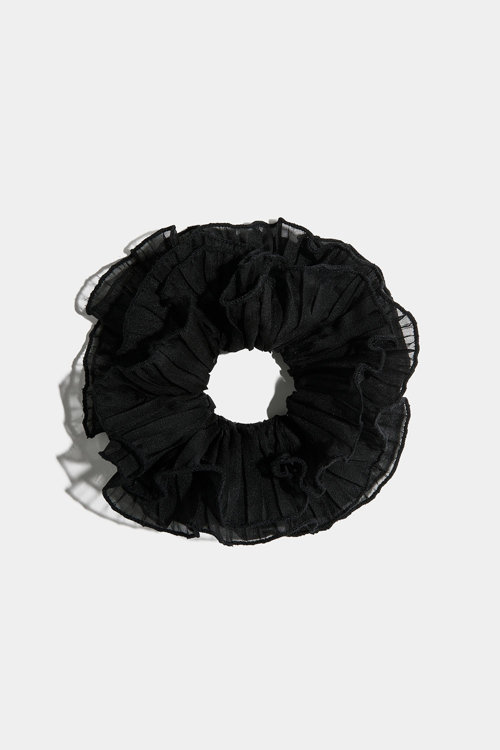 Svart scrunchie med plisserad tyll