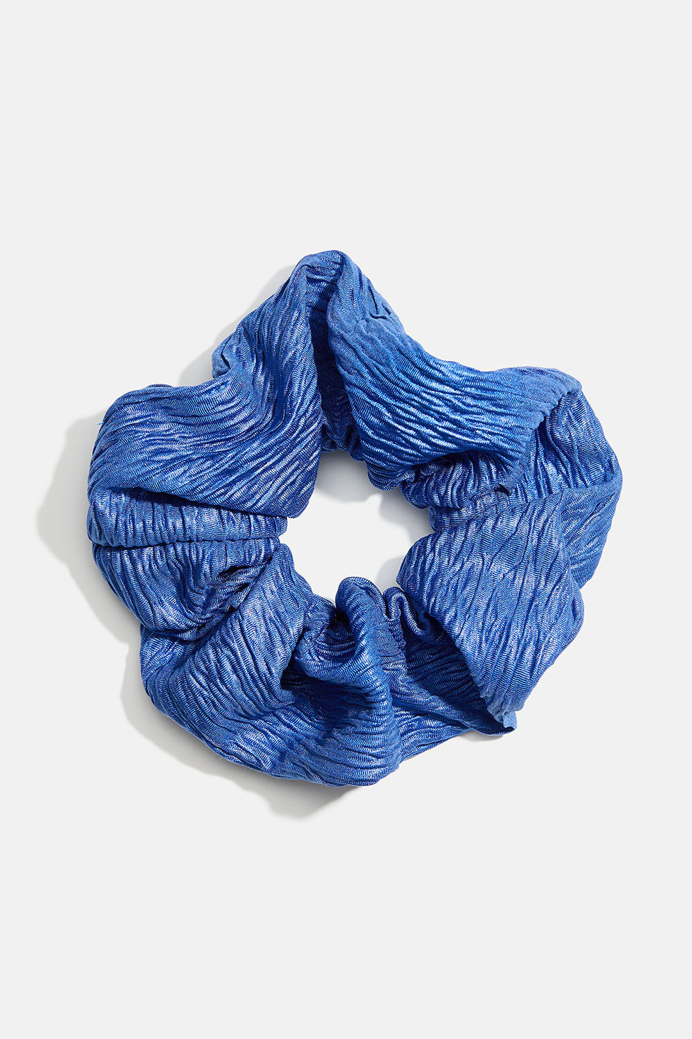 Blå plisserad scrunchie