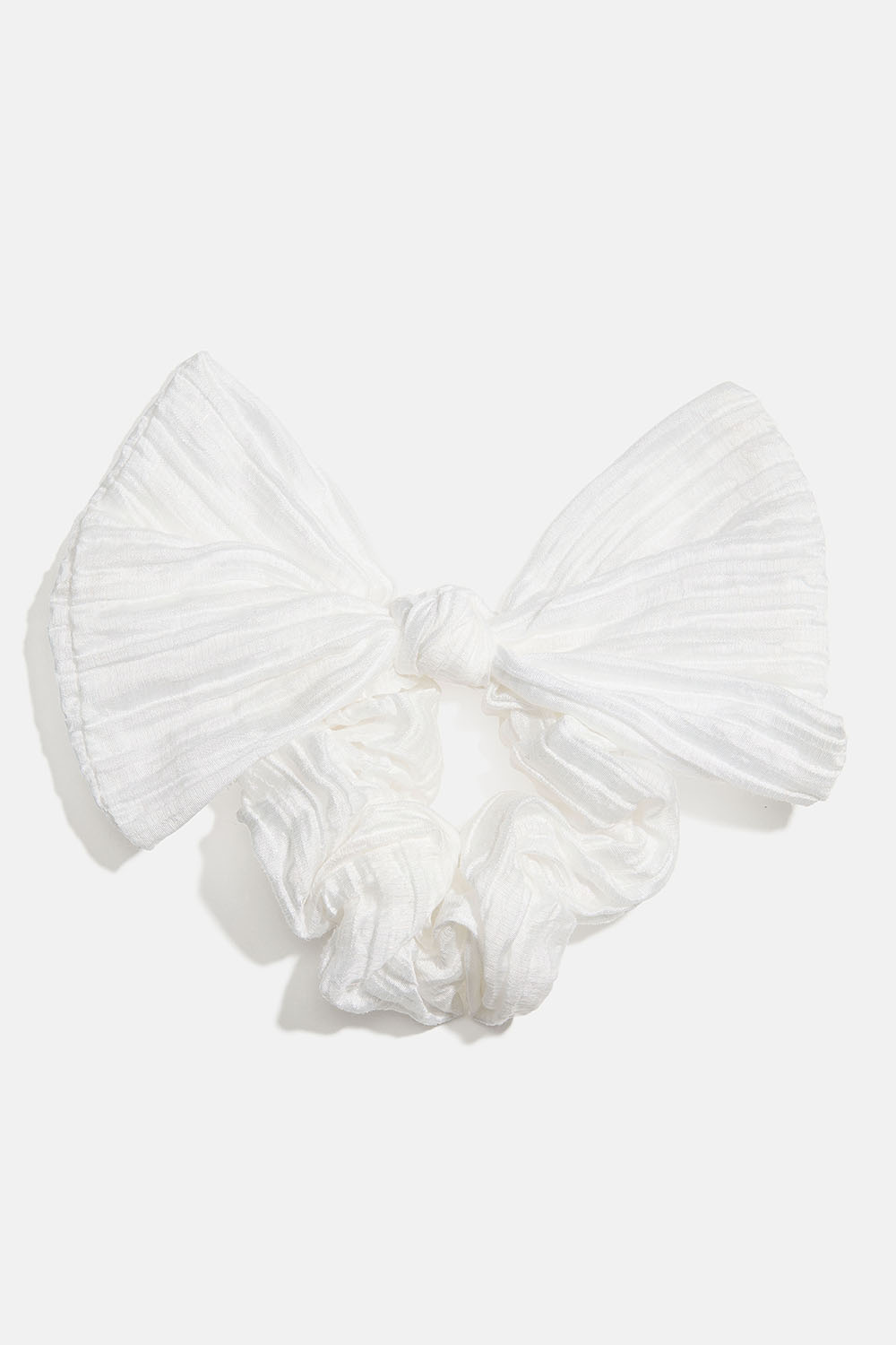 Vit plisserad scrunchie med rosett