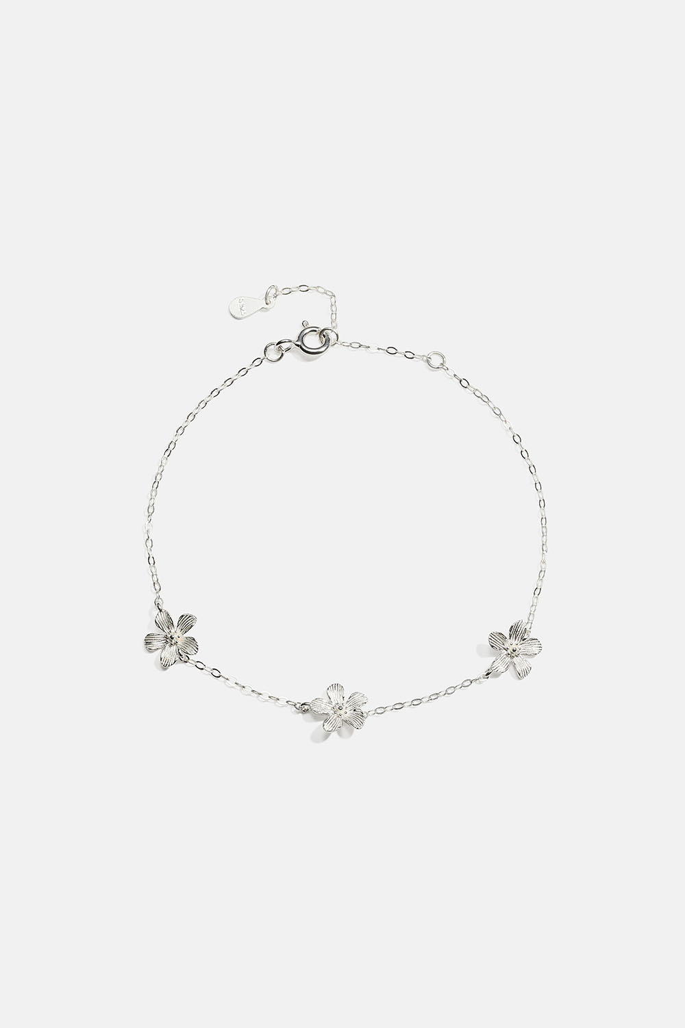Armband i äkta silver med texturerade blommor