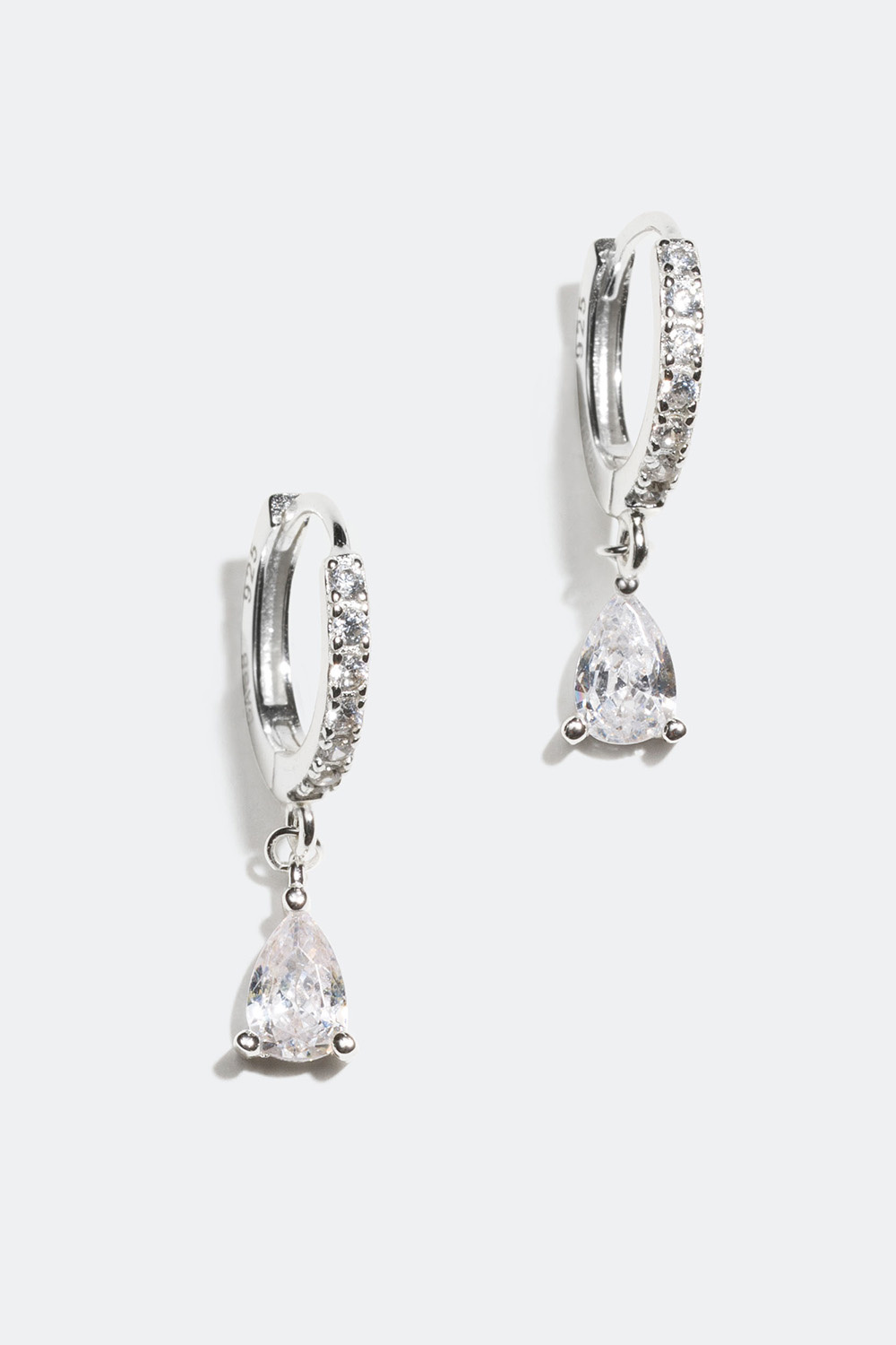 Mini hoops i äkta silver med droppformade hängen