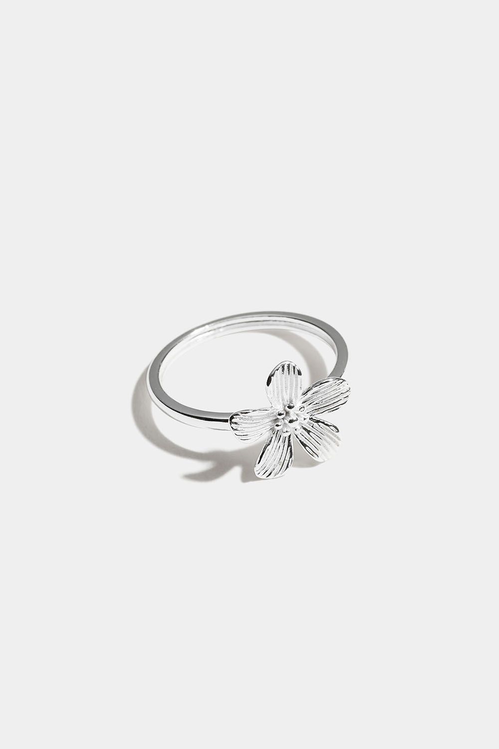 Ring i äkta silver med blomma