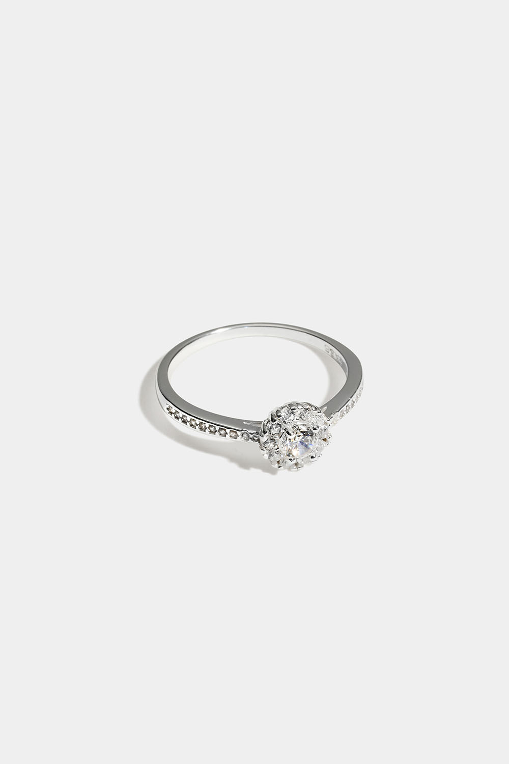Ring i äkta silver med rund Cubic Zirconia detalj
